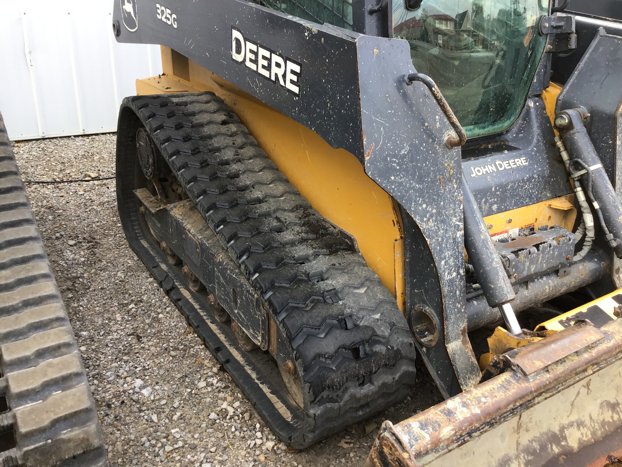 2020 John Deere 325G Image 8