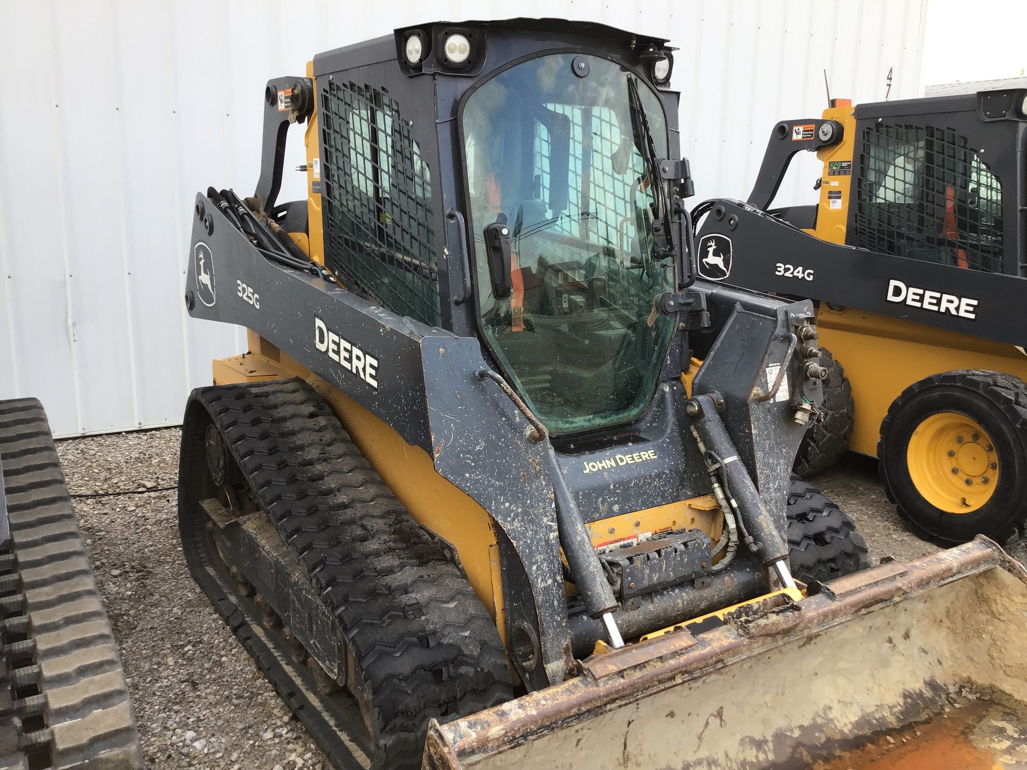 2020 John Deere 325G Image 2