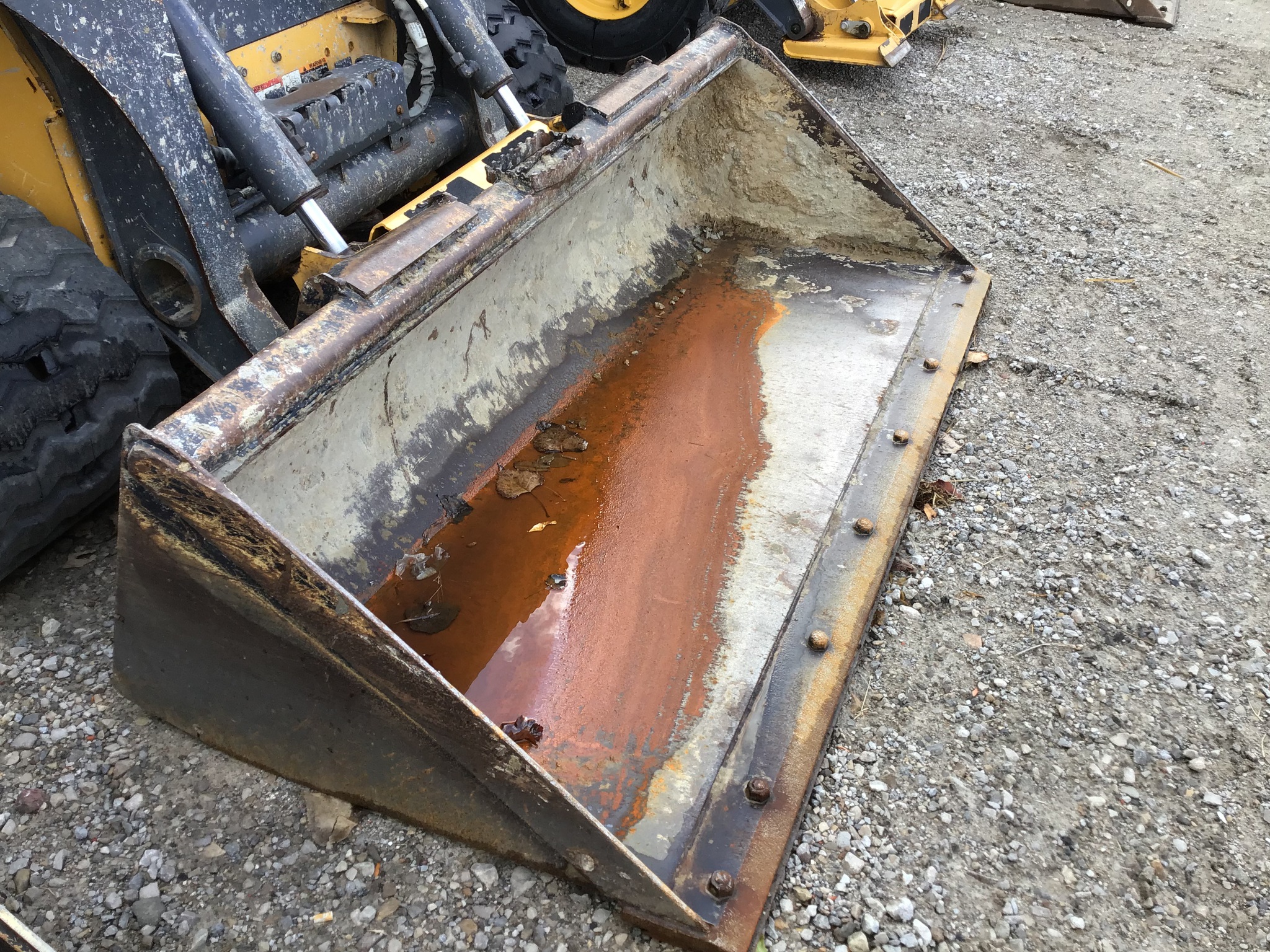 2020 John Deere 325G Image 9