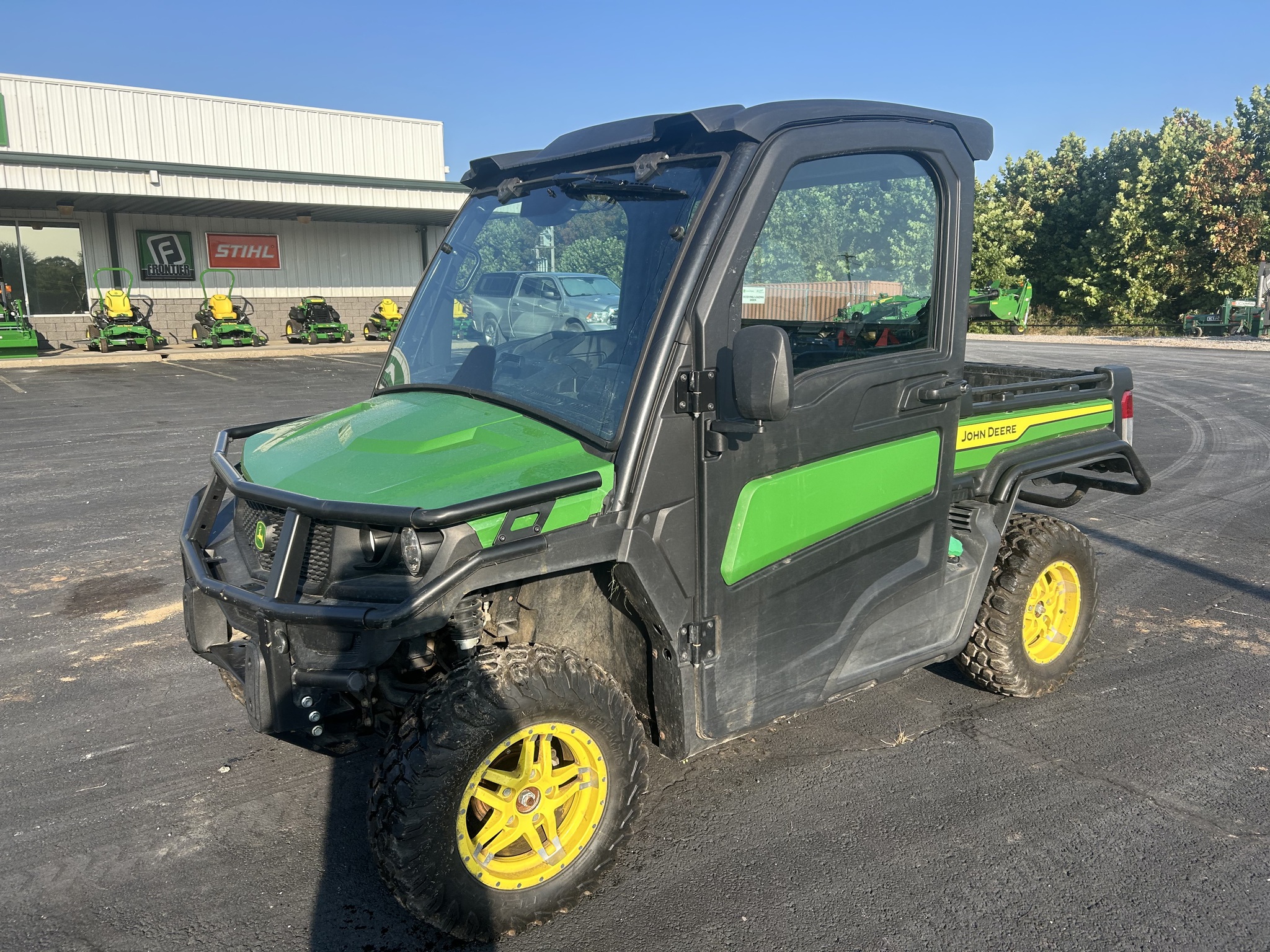  2023 John Deere XUV 865M at Heritage Tractor in Anderson, MO
