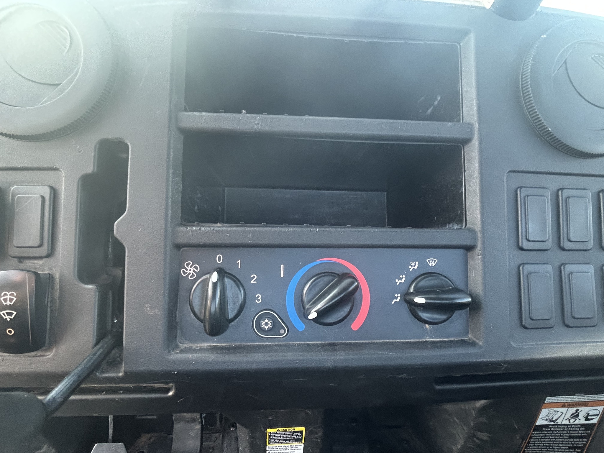  2023 John Deere XUV 865M at Heritage Tractor in Anderson, MO