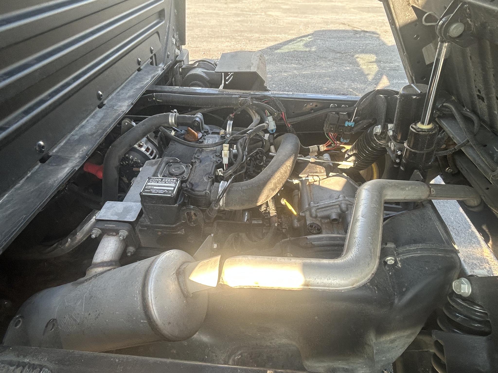  2023 John Deere XUV 865M at Heritage Tractor in Anderson, MO
