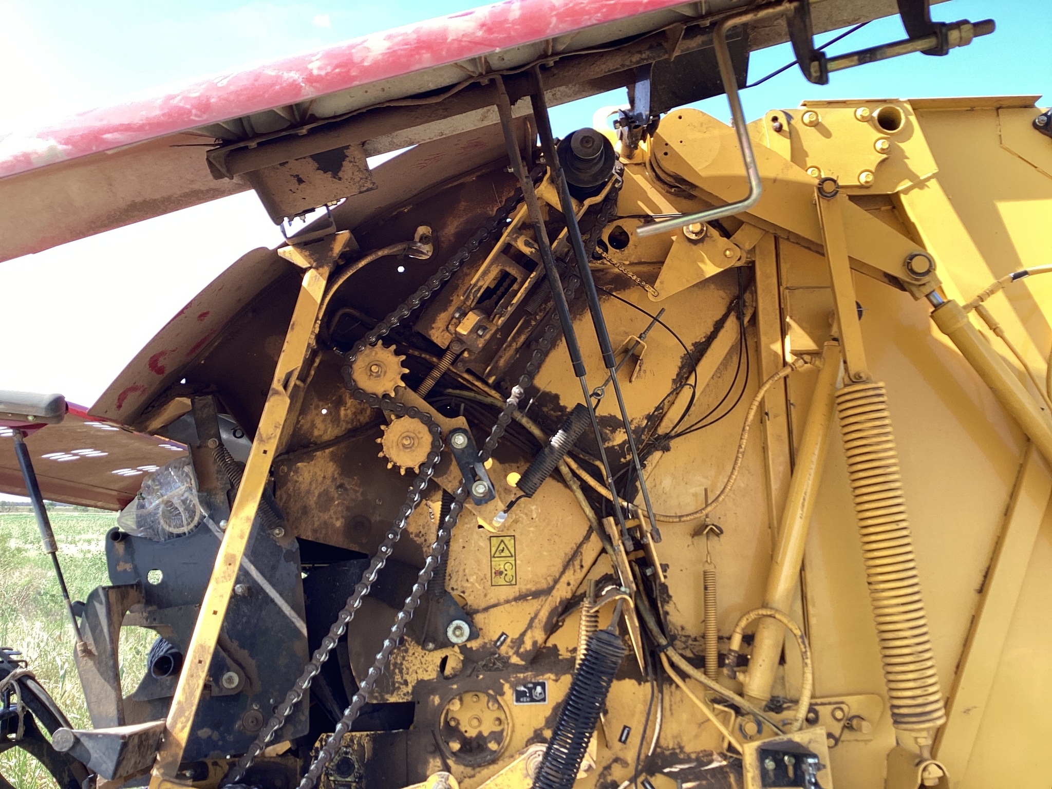 2022 New Holland Rollbelt 560 Image 9
