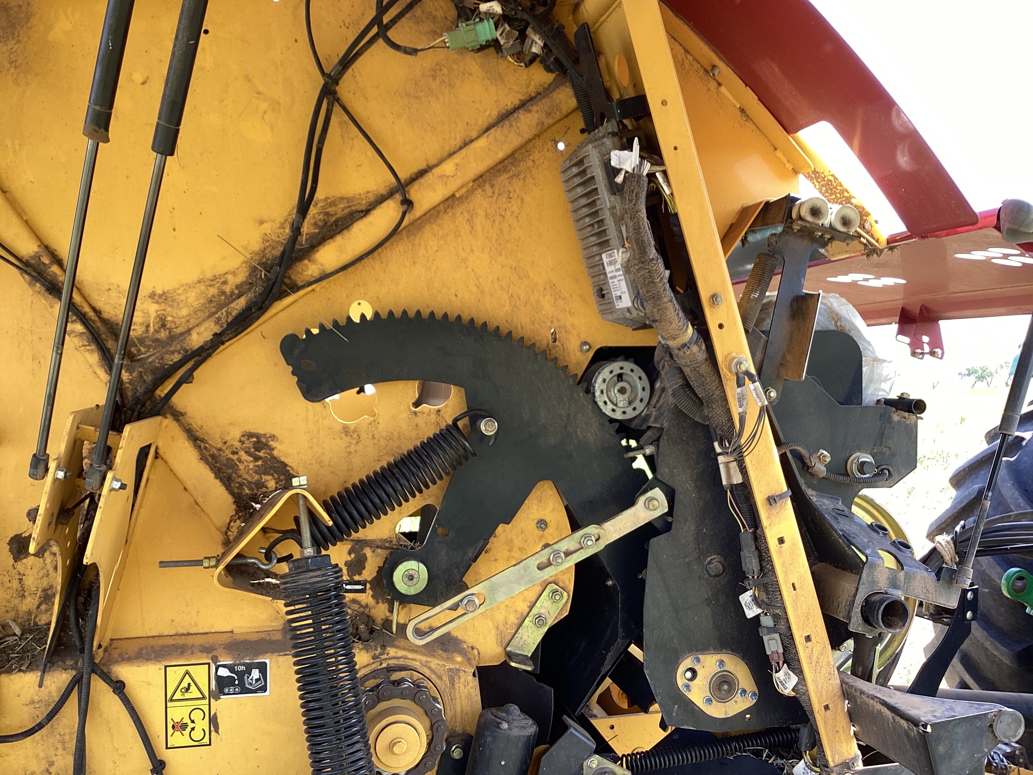 2022 New Holland Rollbelt 560 Image 13