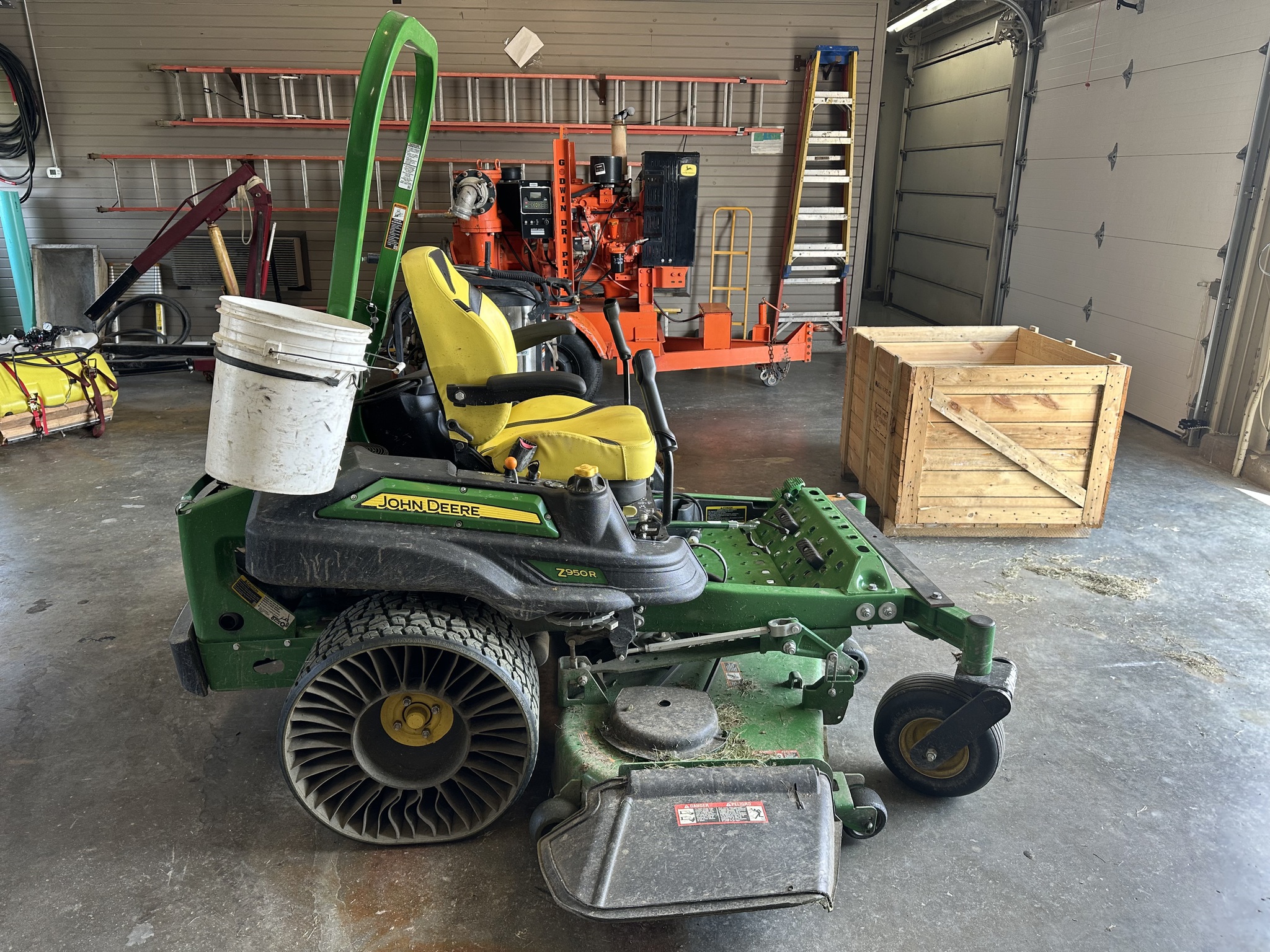 2021 John Deere Z950R Image 6