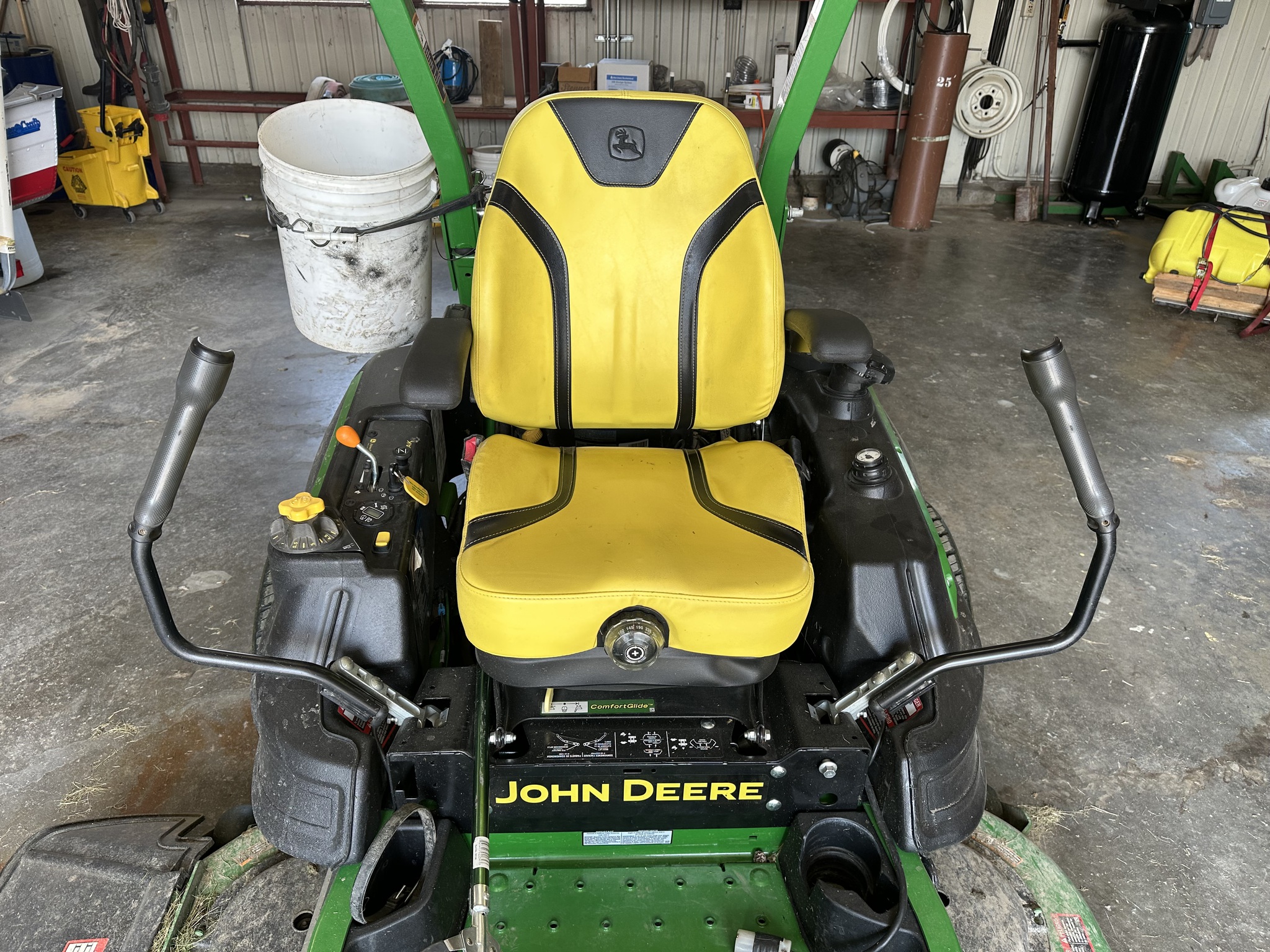 2021 John Deere Z950R Image 9