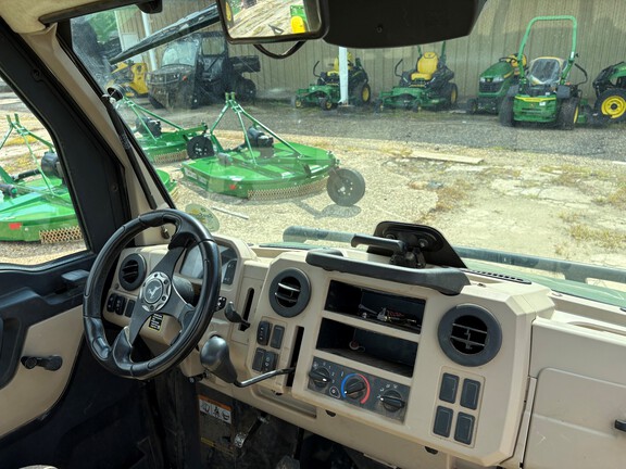 2020 John Deere XUV835R Photo 6