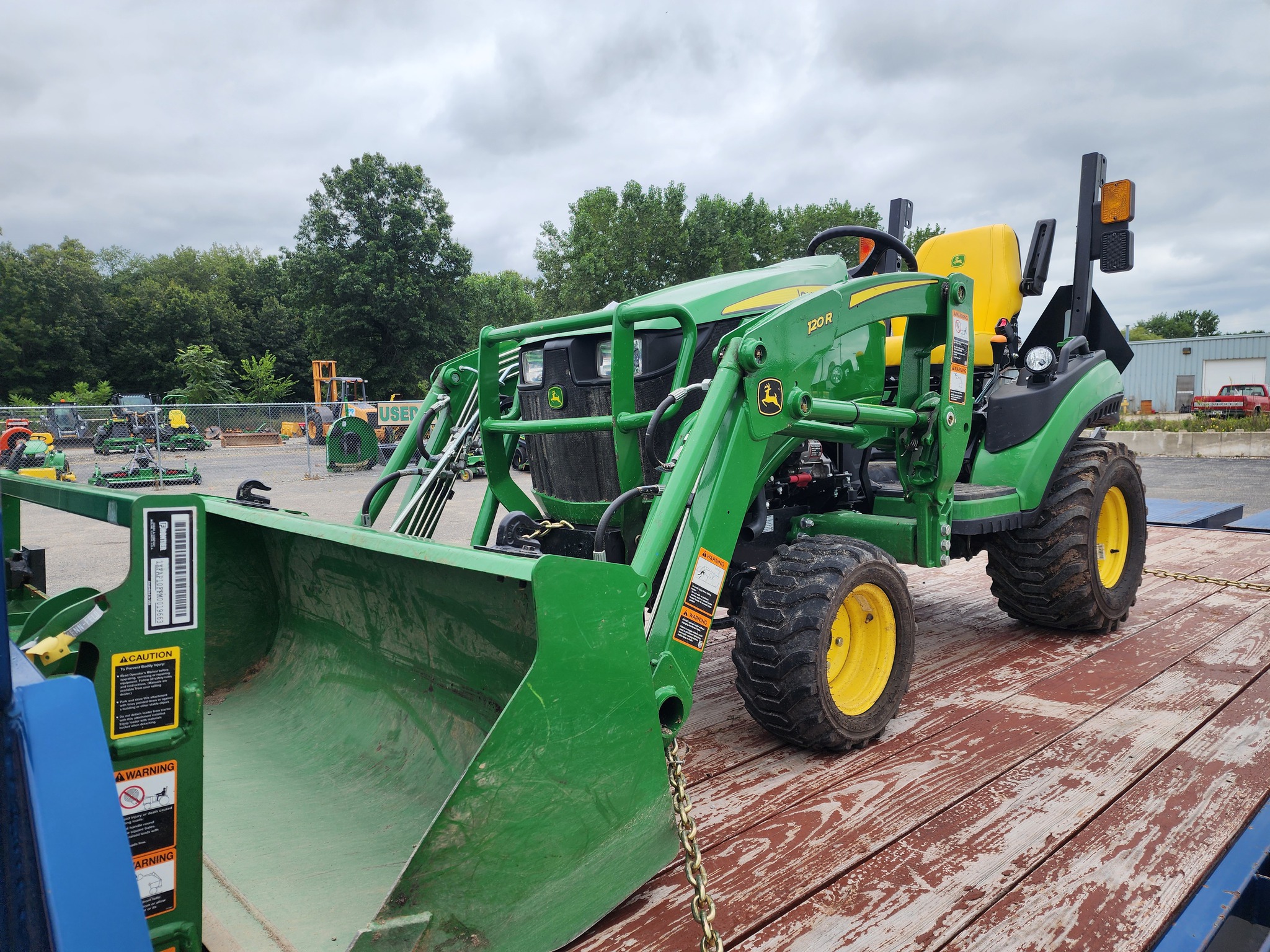 2022 John Deere 1025R Image 2