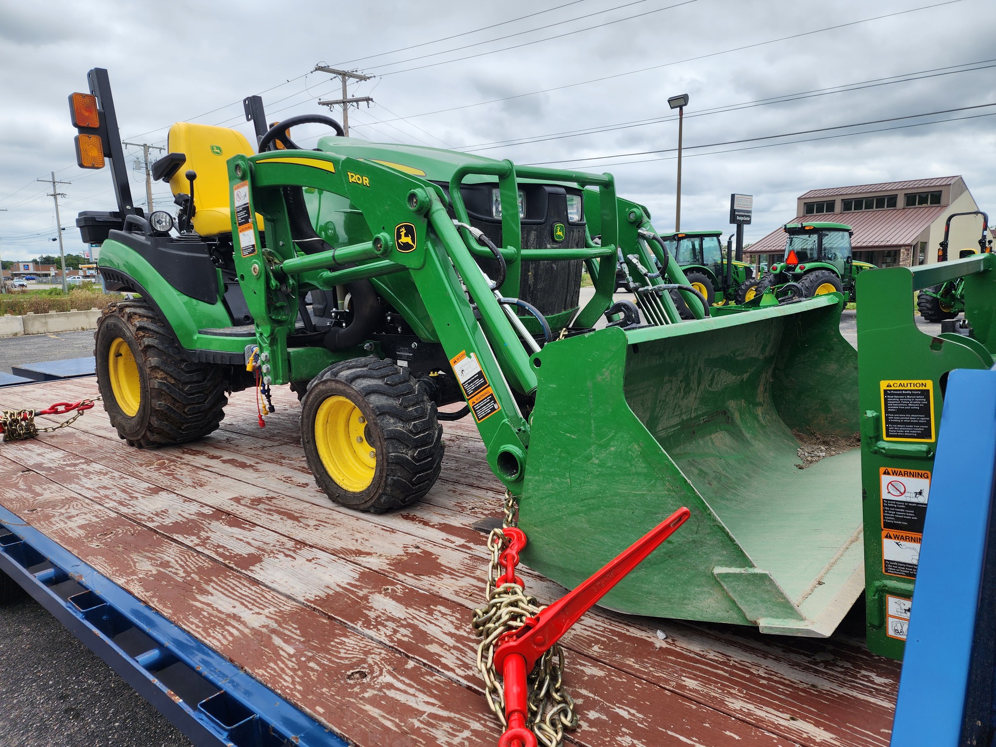 2022 John Deere 1025R Image 7