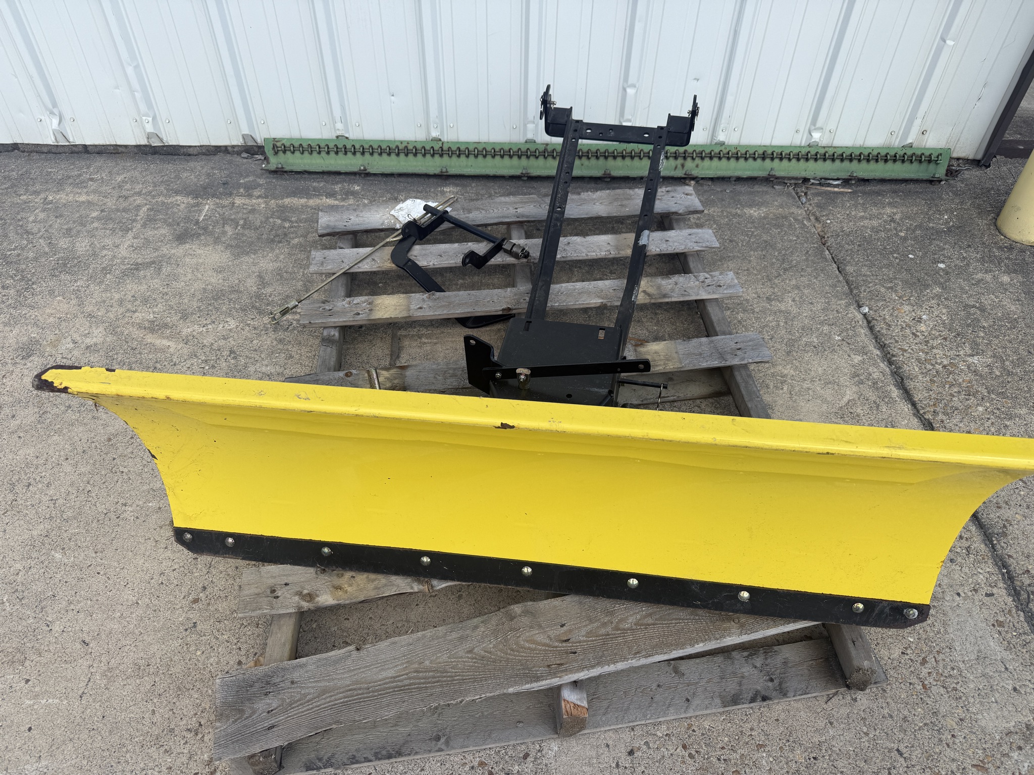 2003 John Deere 48 Image 1