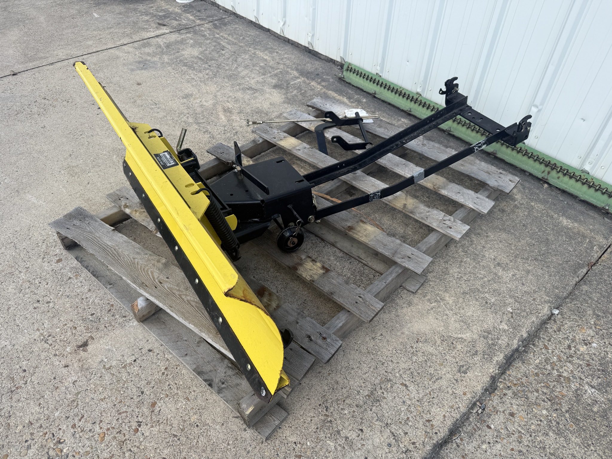 2003 John Deere 48 Image 2