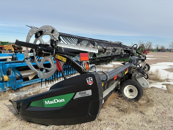 2024 MacDon FD240 (2nd thumbnail)