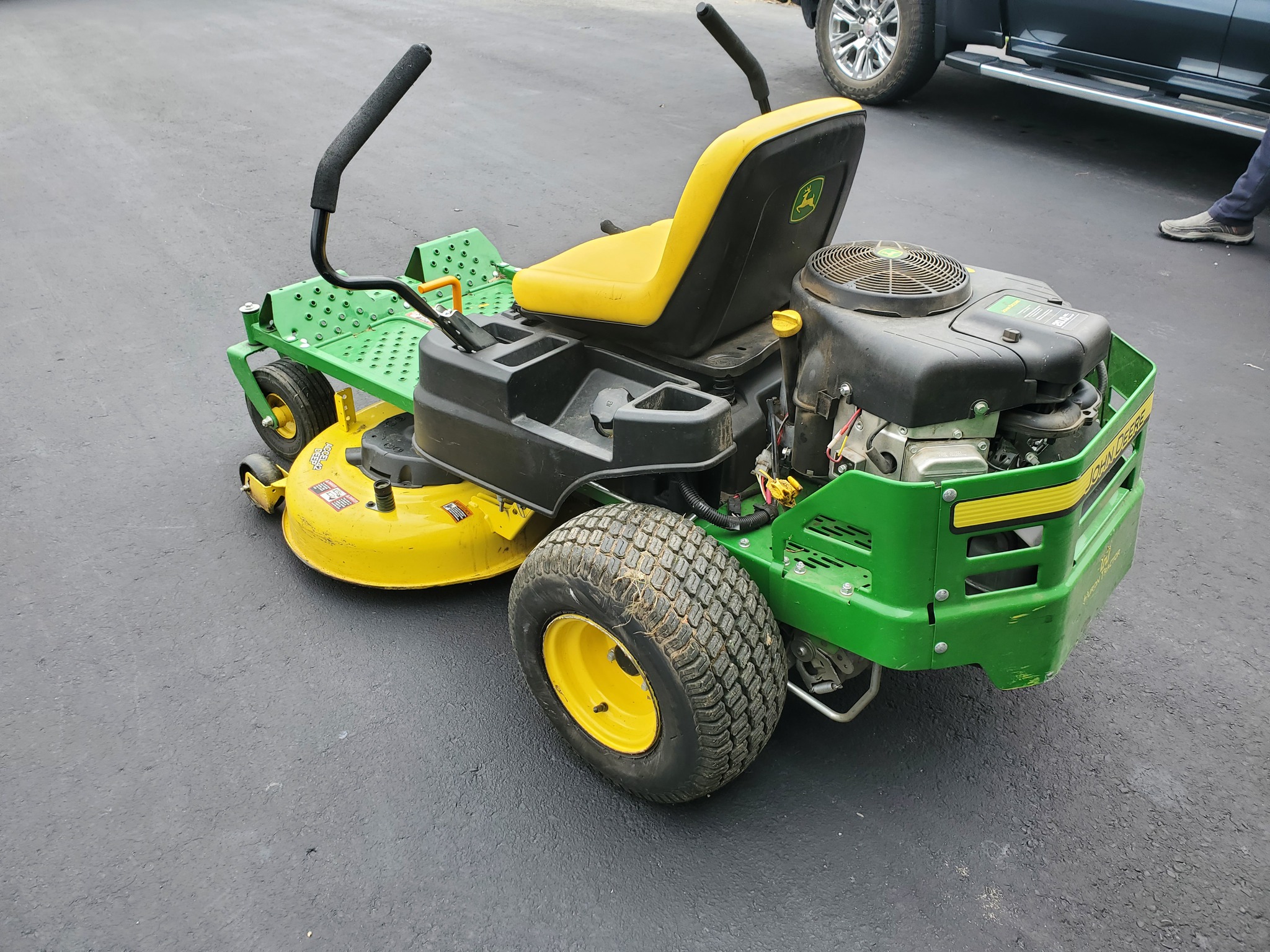 2016 John Deere Z335E Image 2