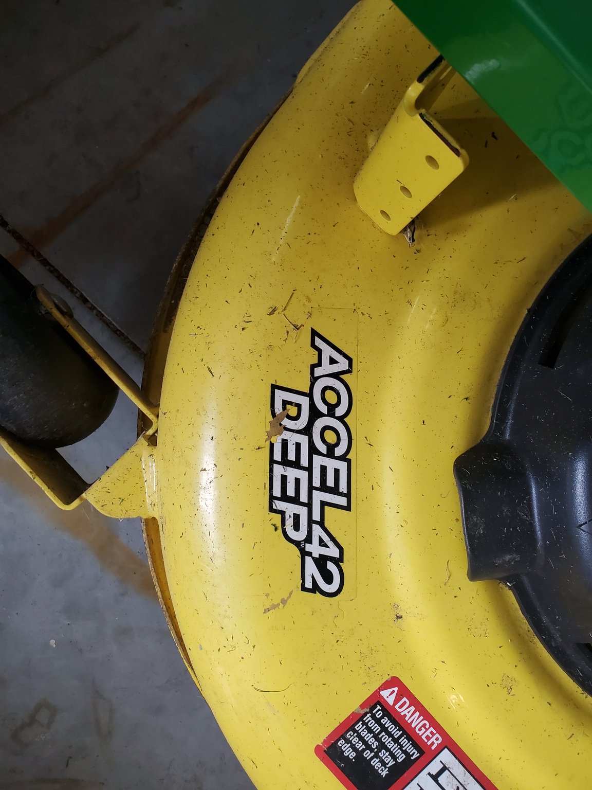 2016 John Deere Z335E Image 8