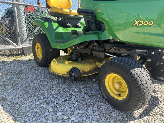 Photo of 2012 John Deere X300