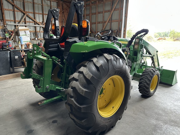 Photo of 2015 John Deere 4052R
