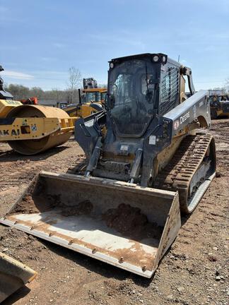 Photo of a 2023 John Deere 333G