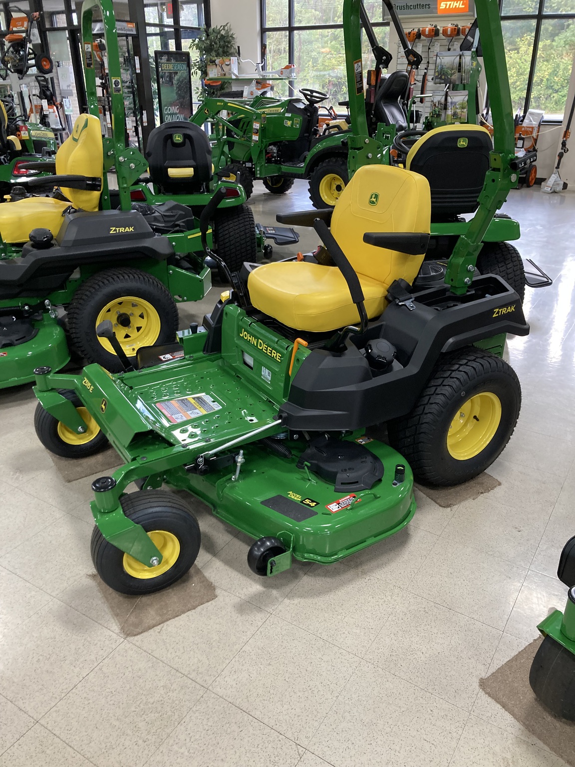 2025 John Deere Z320R Image 2