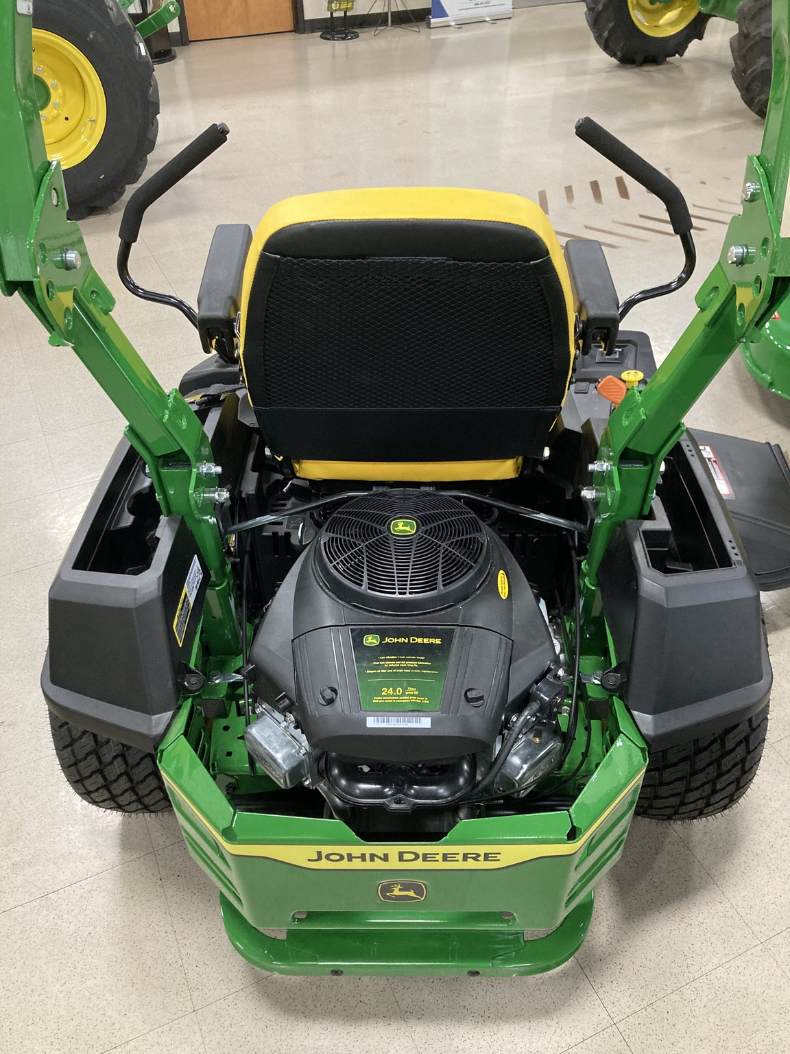 2025 John Deere Z320R Image 4