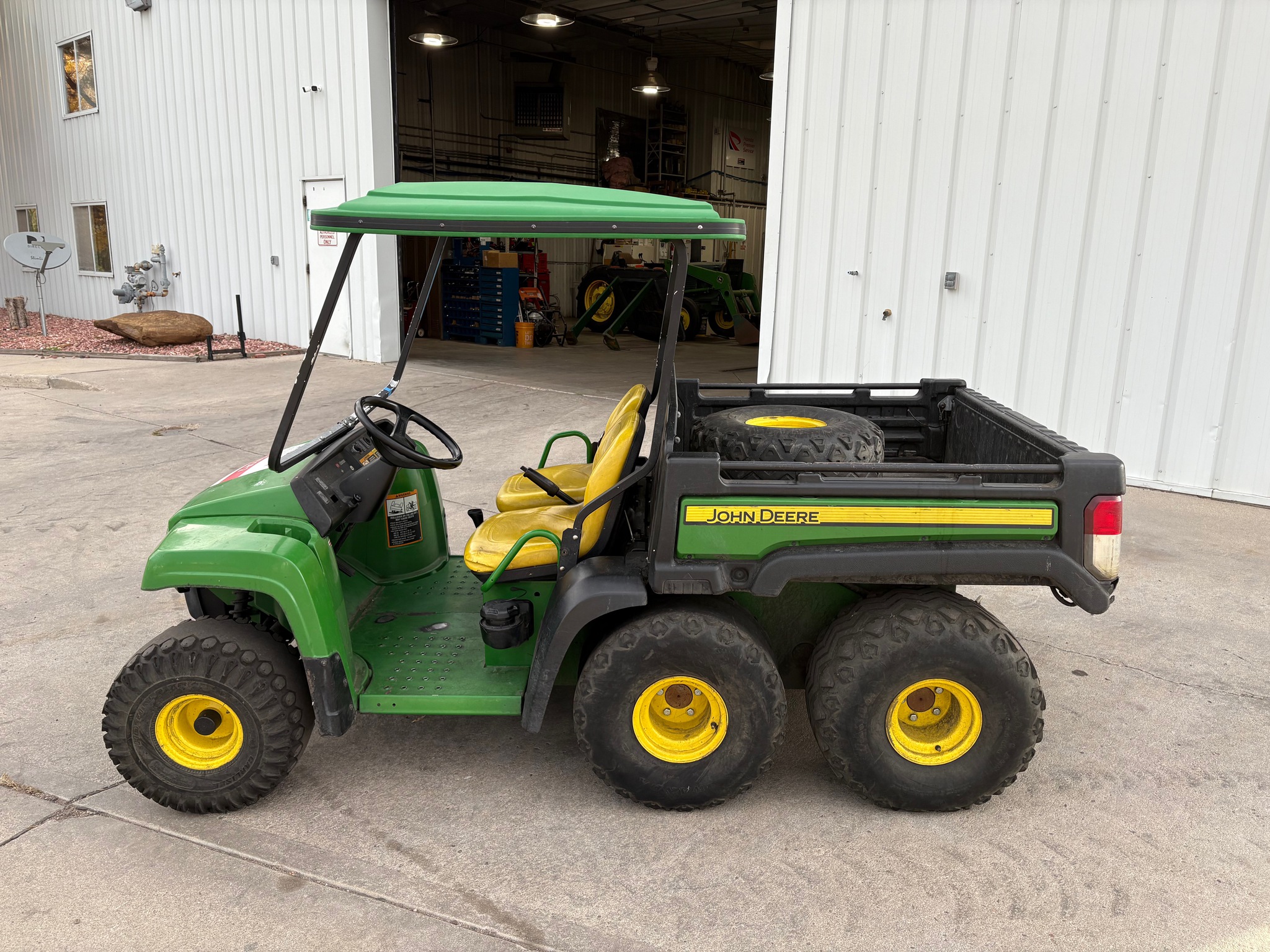2019 John Deere TH 6X4 Image 2