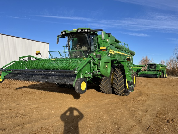 Used 2025 John Deere X9 1100 Combines at Horizon Ag & Turf in High Prairie, AB - Photo7