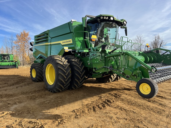 Used 2025 John Deere X9 1100 Combines at Horizon Ag & Turf in High Prairie, AB - Photo9