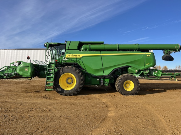 Used 2025 John Deere X9 1100 Combines at Horizon Ag & Turf in High Prairie, AB - Photo14