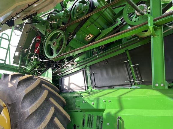 Used 2025 John Deere X9 1100 Combines at Horizon Ag & Turf in High Prairie, AB - Photo19