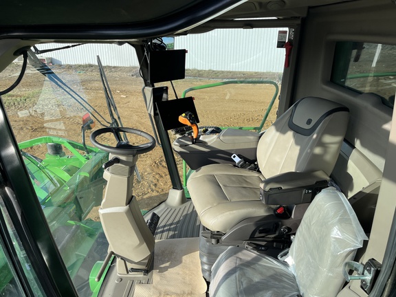 Used 2025 John Deere X9 1100 Combines at Horizon Ag & Turf in High Prairie, AB - Photo26