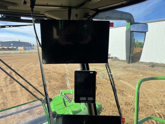 Used 2025 John Deere X9 1100 Combines at Horizon Ag & Turf in High Prairie, AB - Photo28