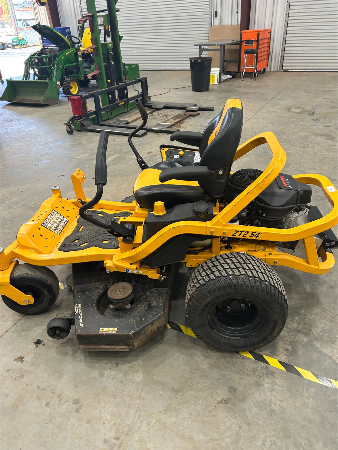 2019 Cub Cadet ZT2 Image 2