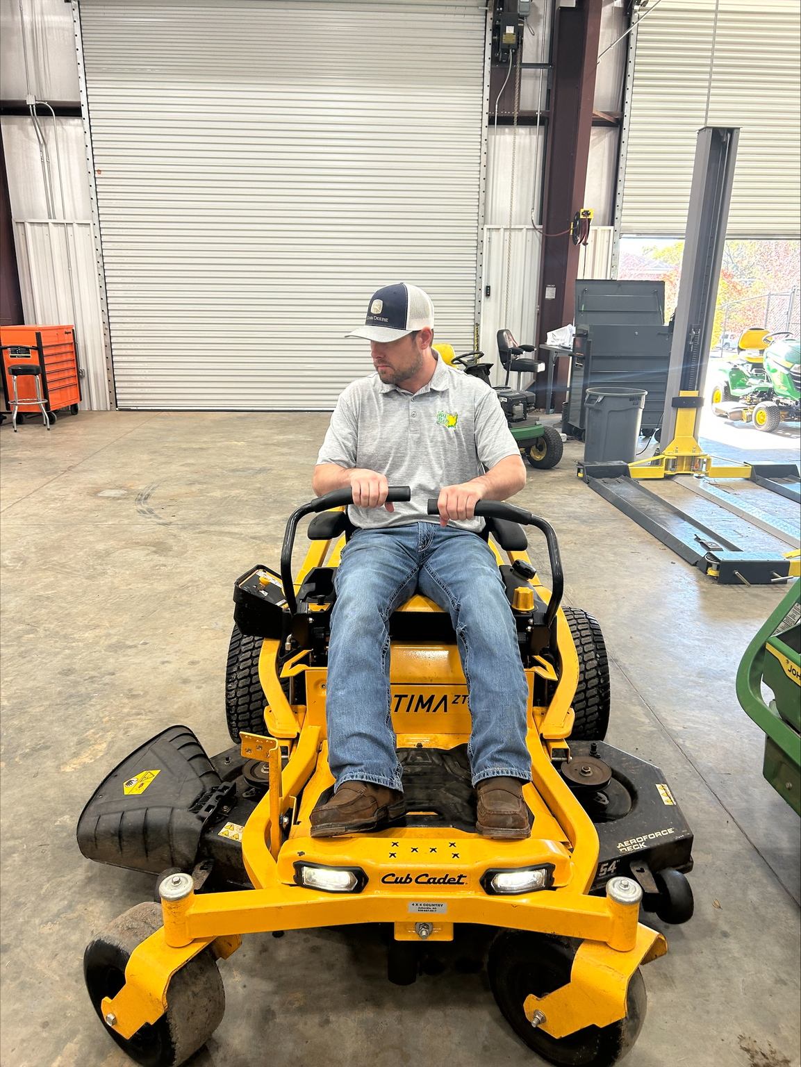2019 Cub Cadet ZT2 Image 3