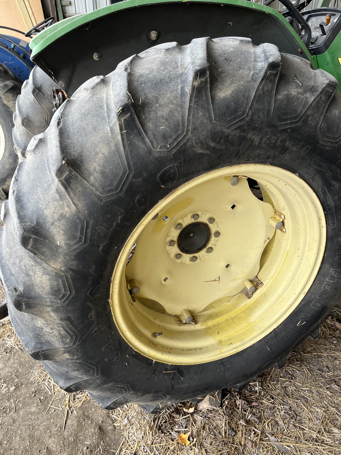 2001 John Deere 5410 Image 11