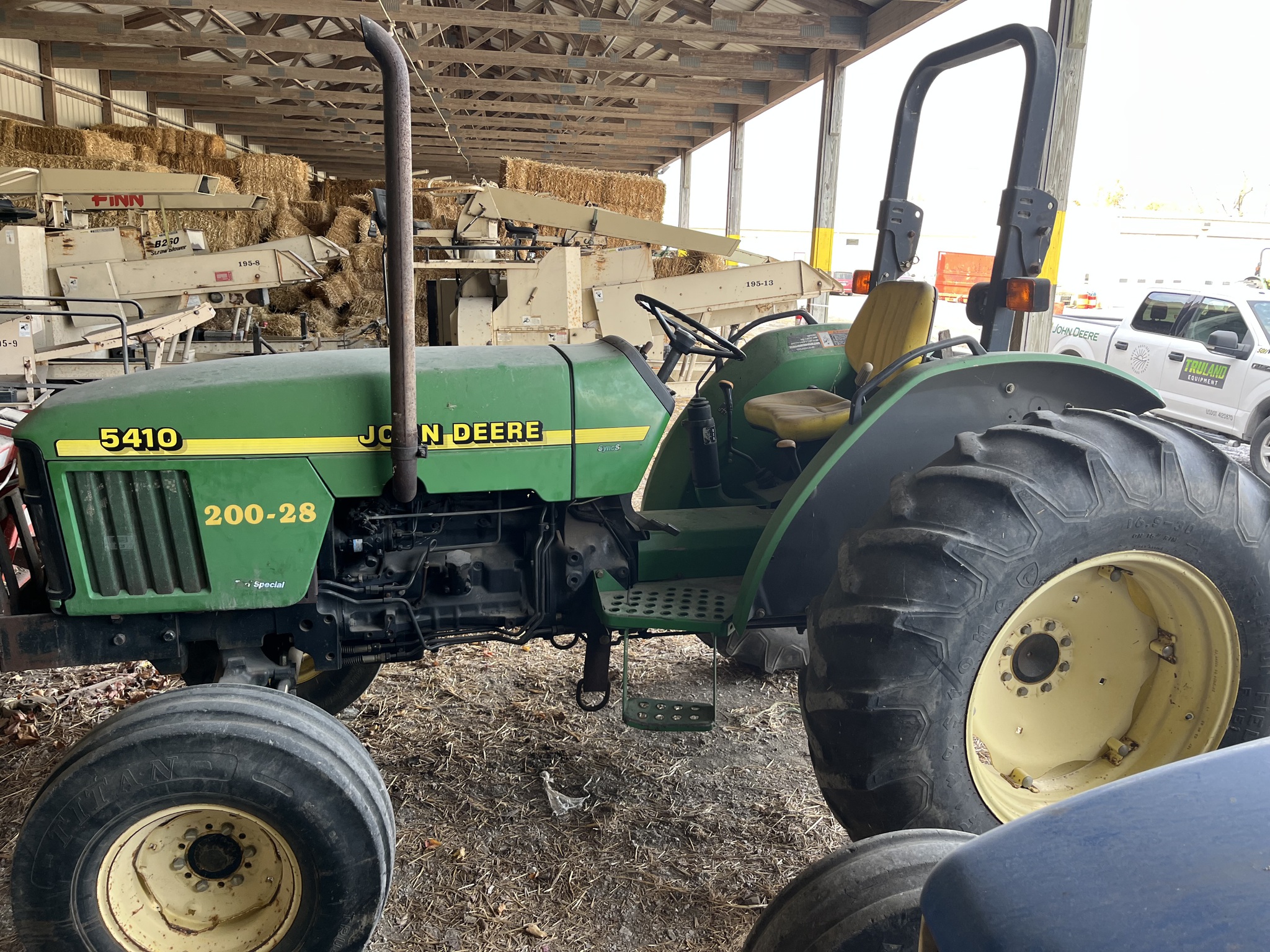 2001 John Deere 5410 Image 4