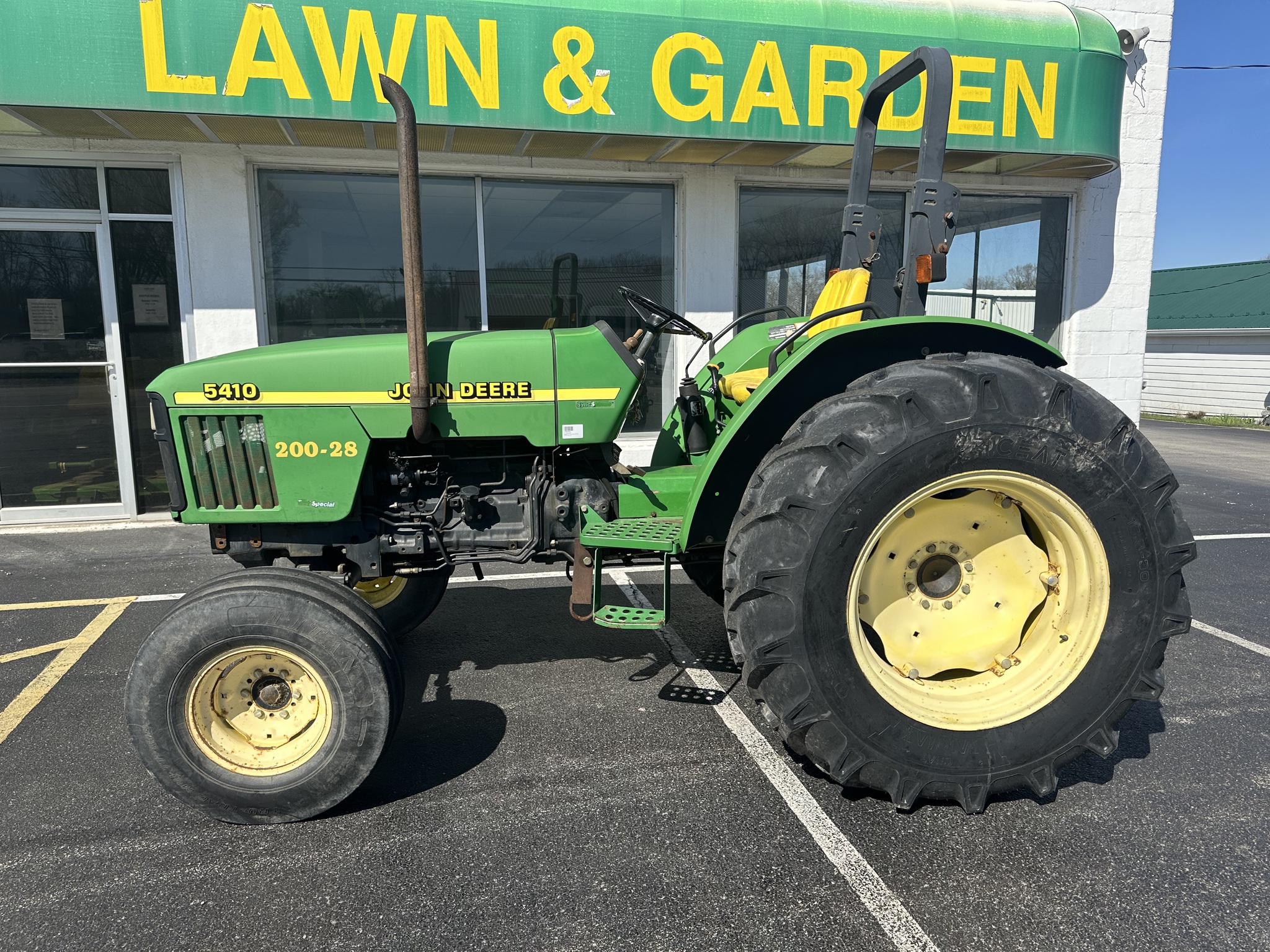 2001 John Deere 5410 Image 2