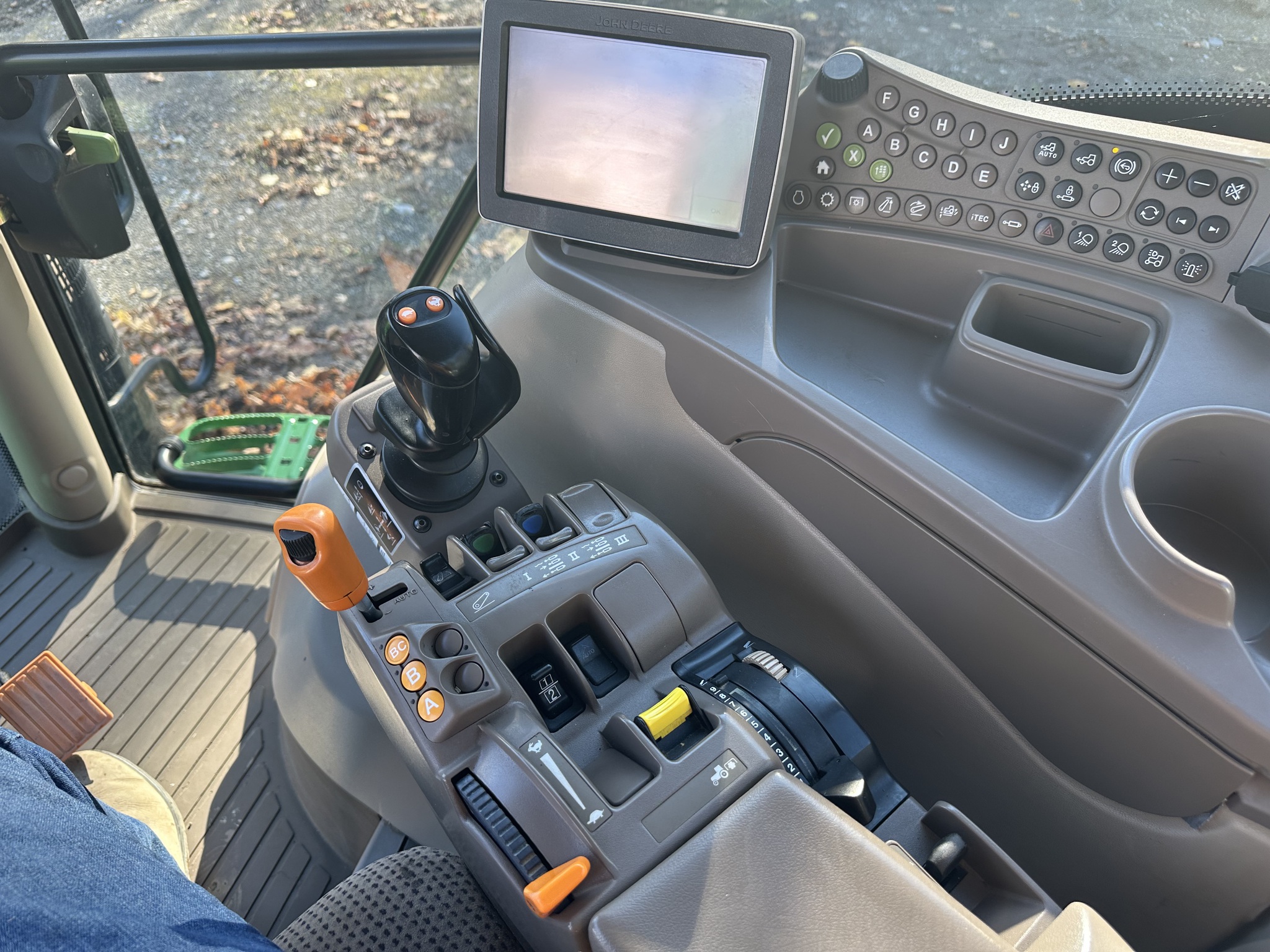 2014 John Deere 6140R Image 6