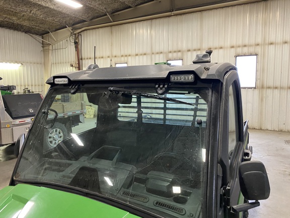 2025 John Deere XUV 845M - Photo3