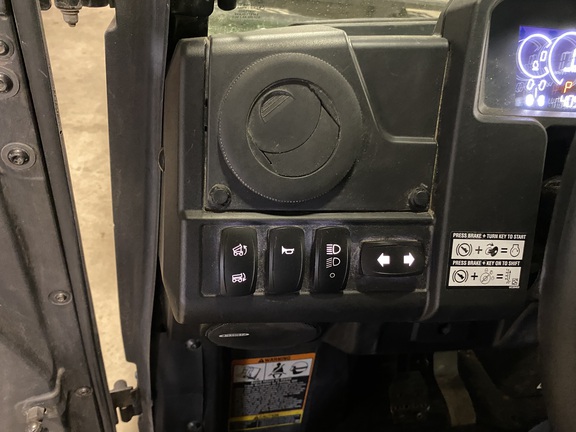 2025 John Deere XUV 845M - Photo10
