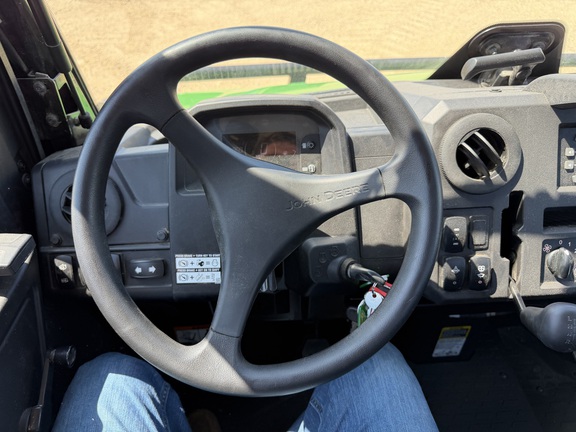 2025 John Deere XUV 845M - Photo22