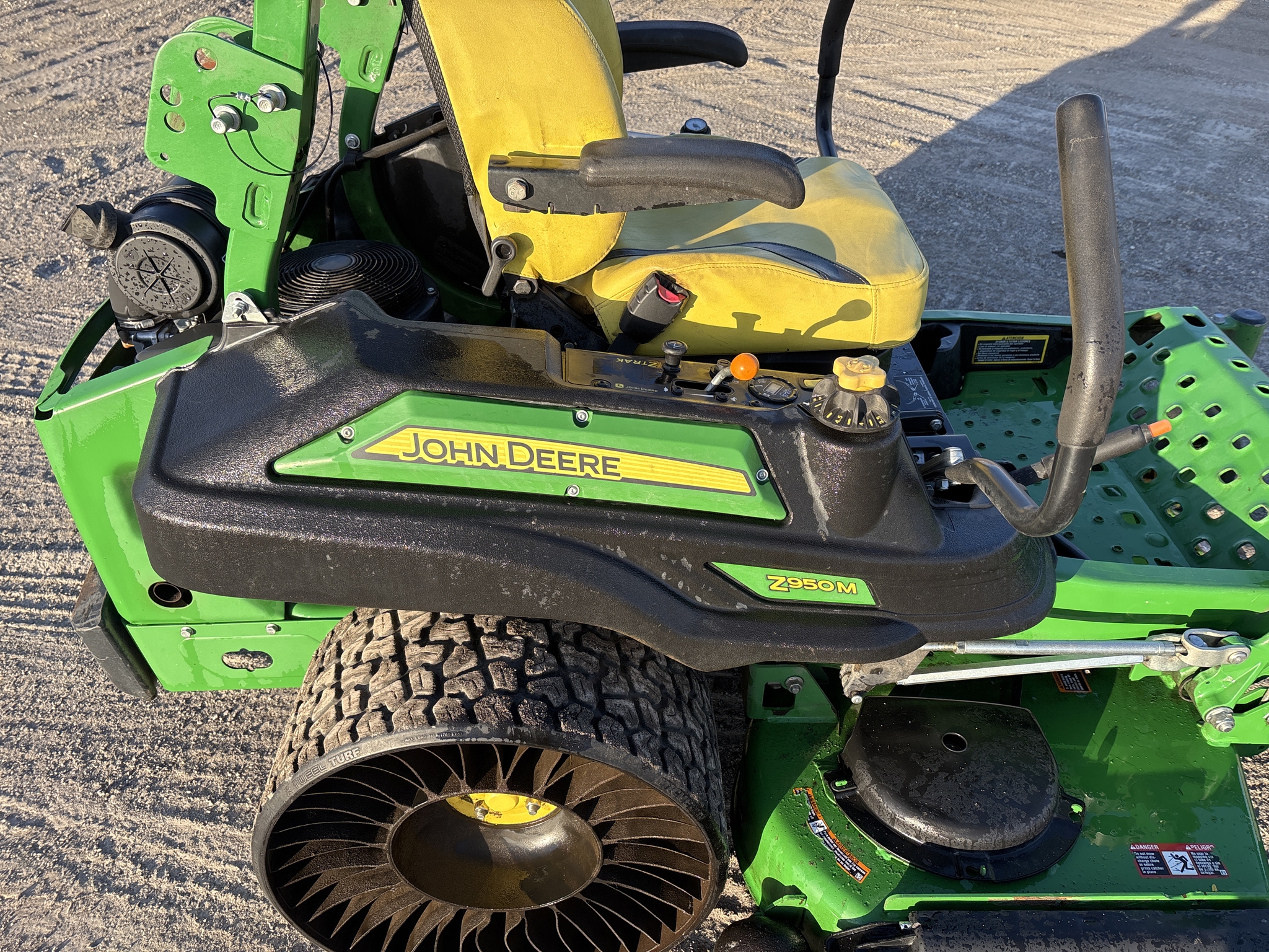 Used 2021 John Deere Z950M Zero Turn Mowers at Koenig Equipment in Greenfield, IN - PhotoXL17