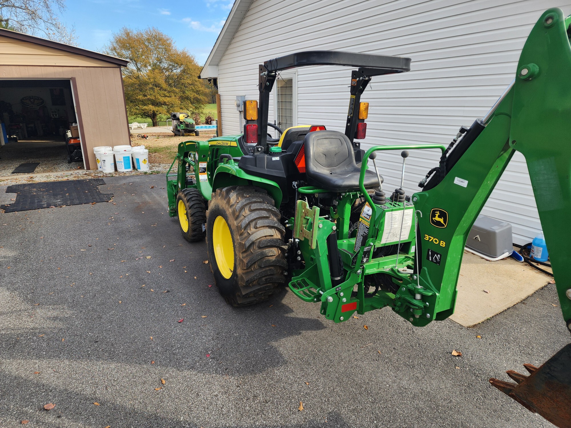 2022 John Deere 3025E Image 2