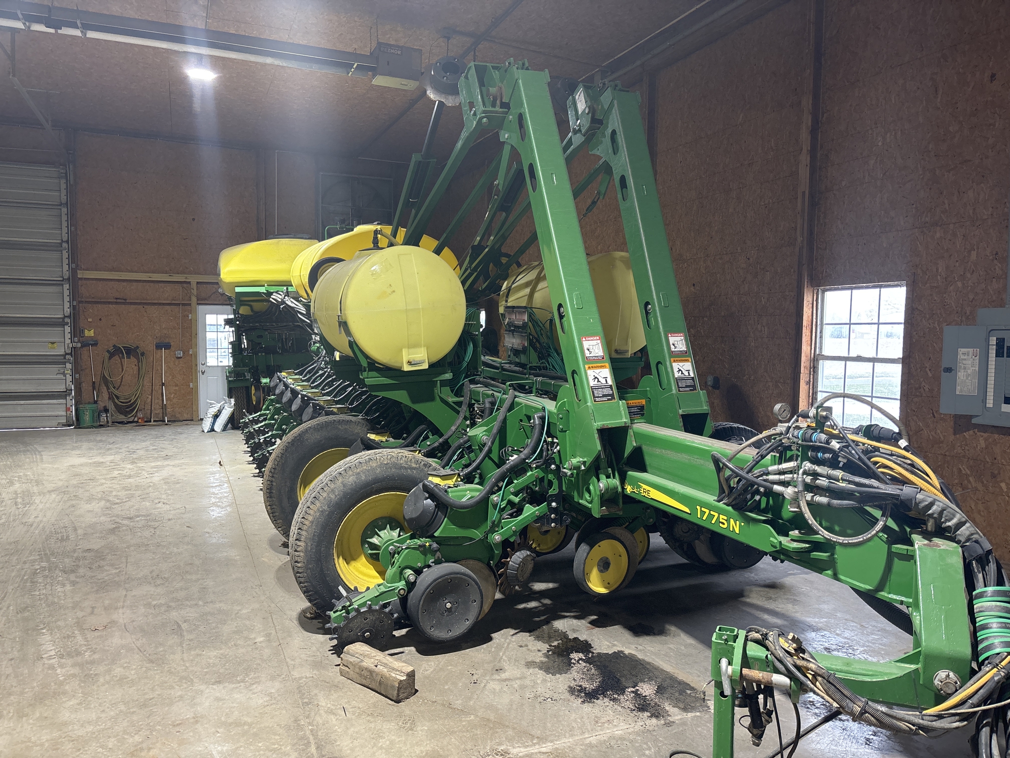 Used 2015 John Deere 1775NT Planters: Drawn at Koenig Equipment in Greenfield, IN - PhotoXL3