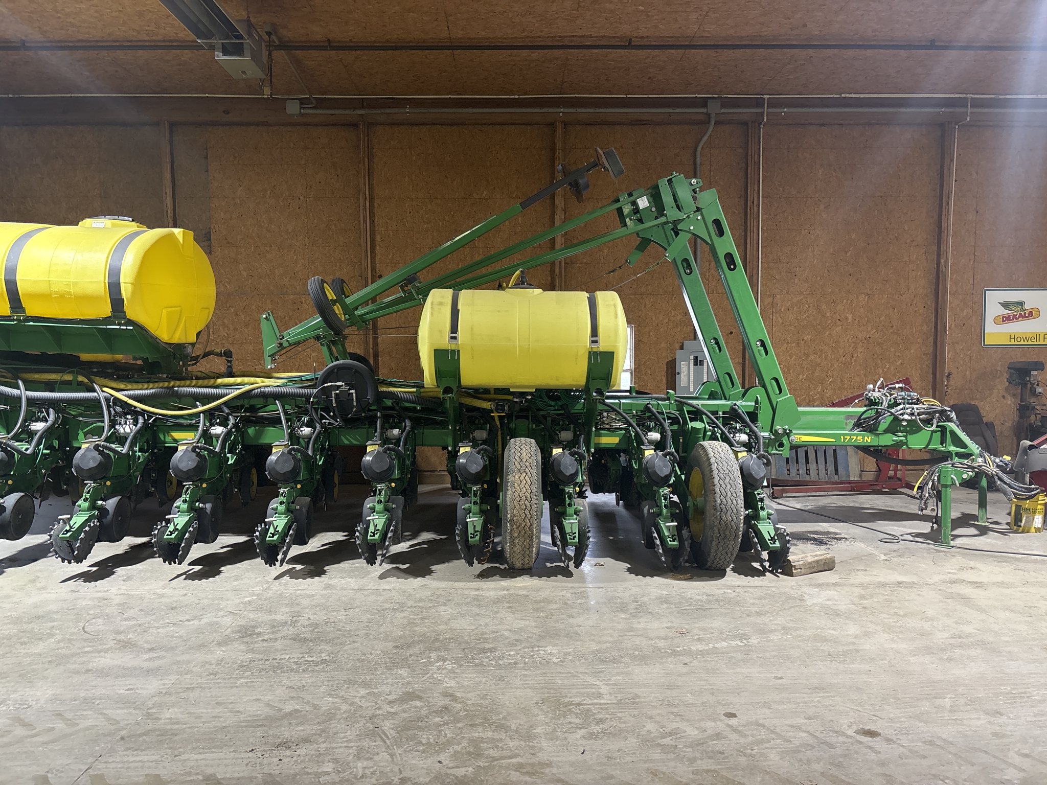 Used 2015 John Deere 1775NT Planters: Drawn at Koenig Equipment in Greenfield, IN - PhotoXL2