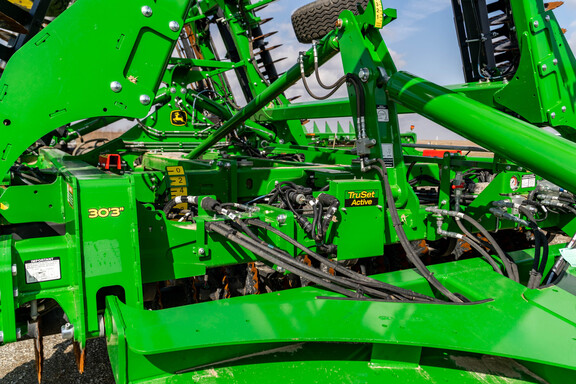 Used 2024 John Deere 2660VT Vertical Tillage at Koenig Equipment in Greensburg, IN - Photo10