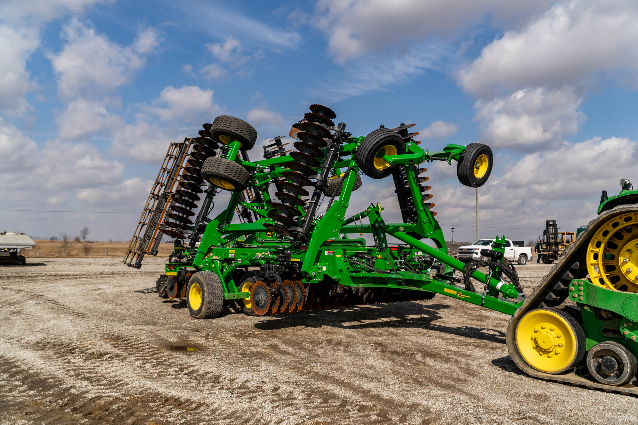 Used 2024 John Deere 2660VT Vertical Tillage at Koenig Equipment in Greensburg, IN - PhotoXL0