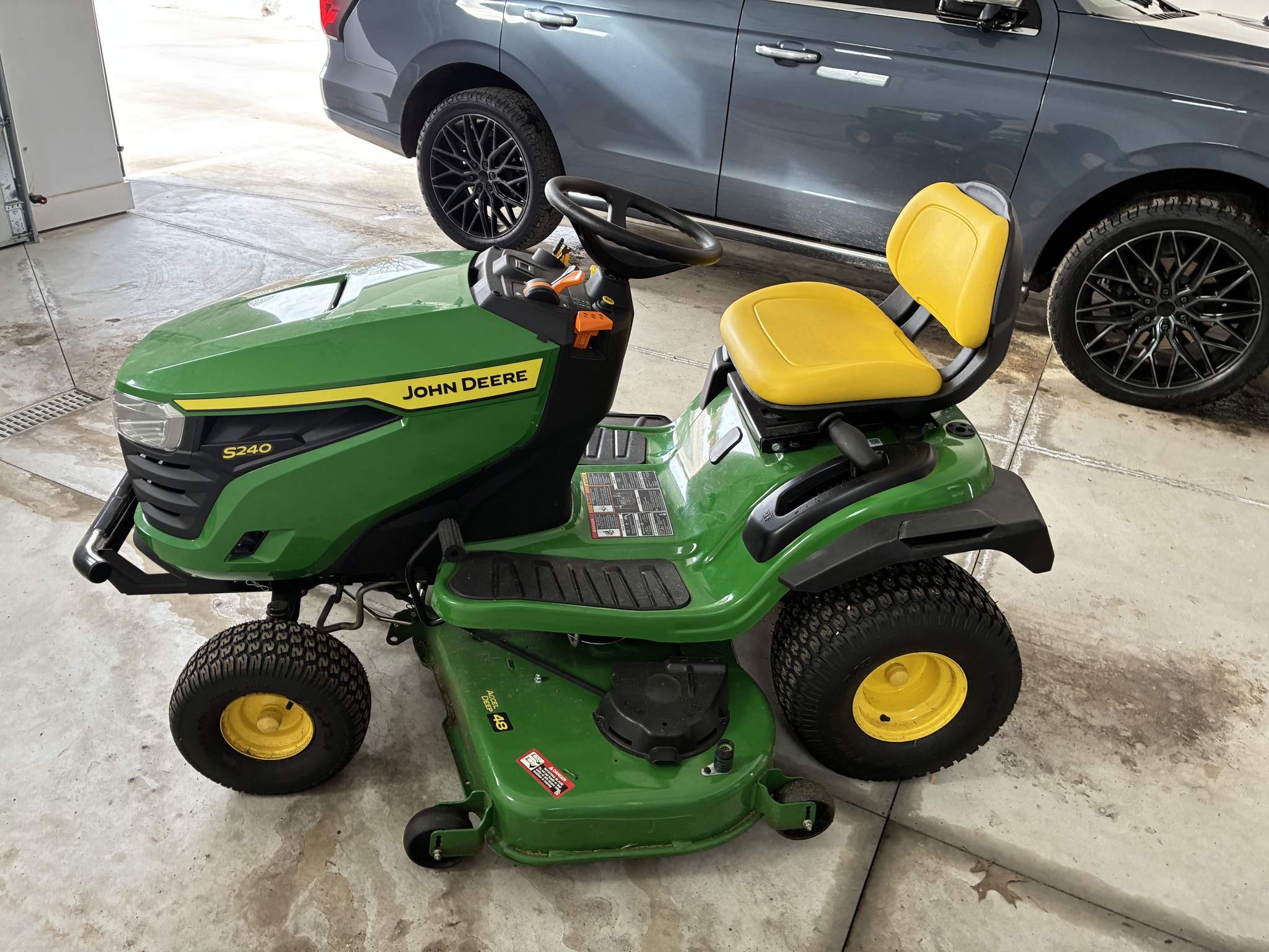 2025 John Deere S240 Image 6