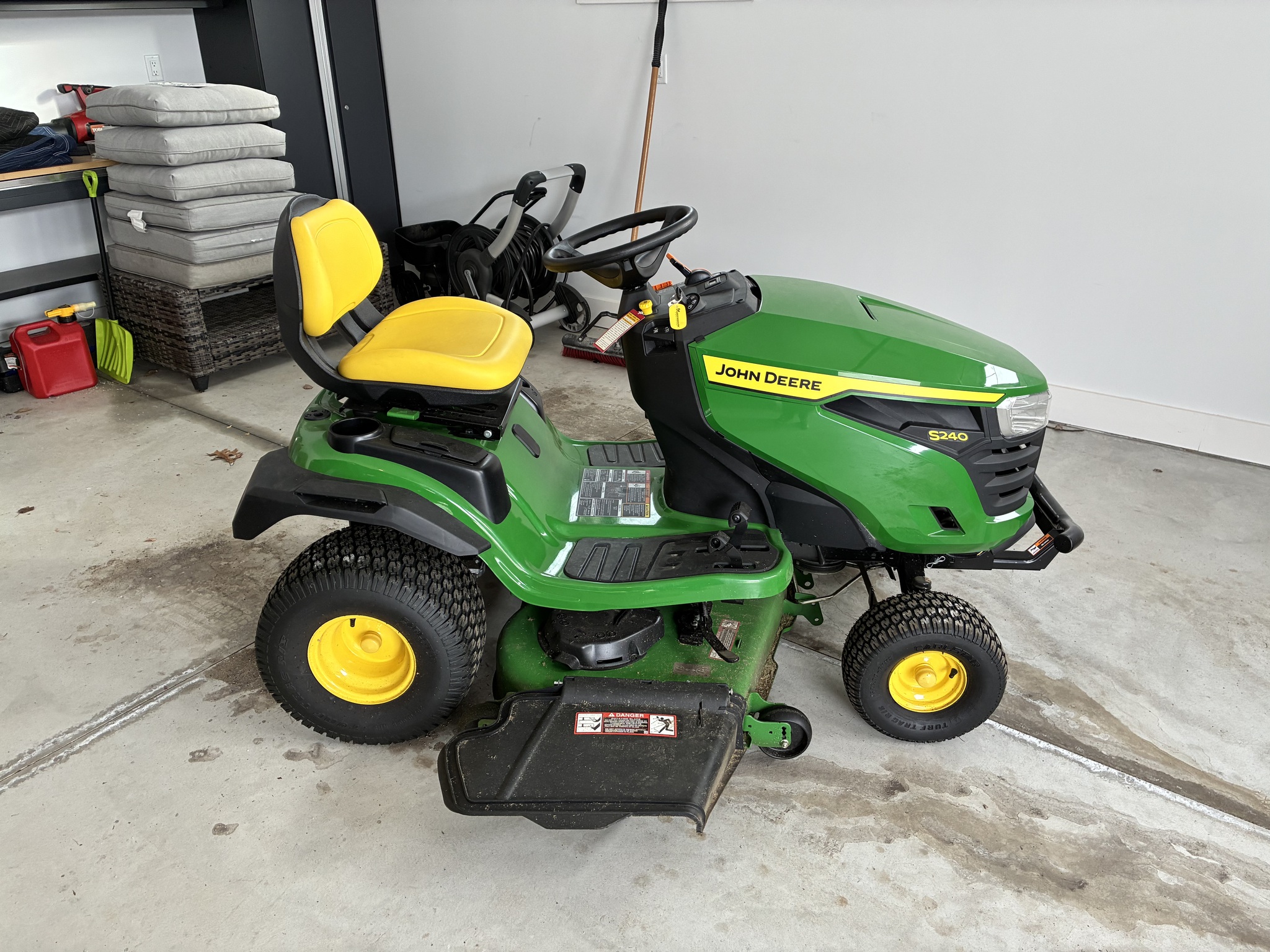 2025 John Deere S240 Image 2