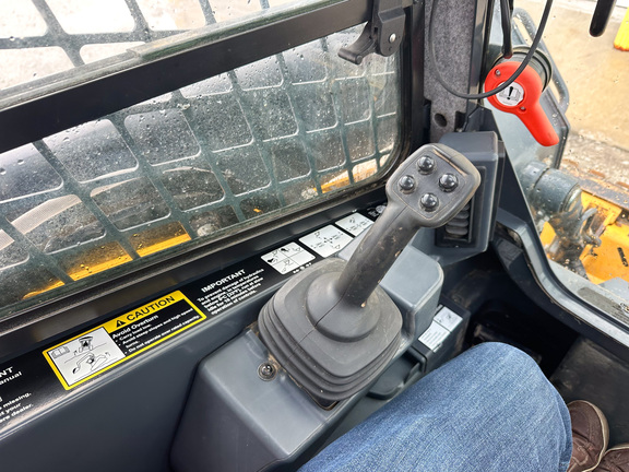 2023 John-Deere 325G