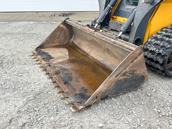 2023 John-Deere 325G