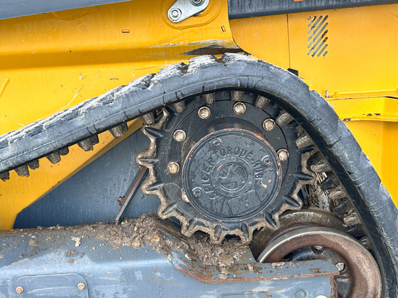 2023 John-Deere 325G